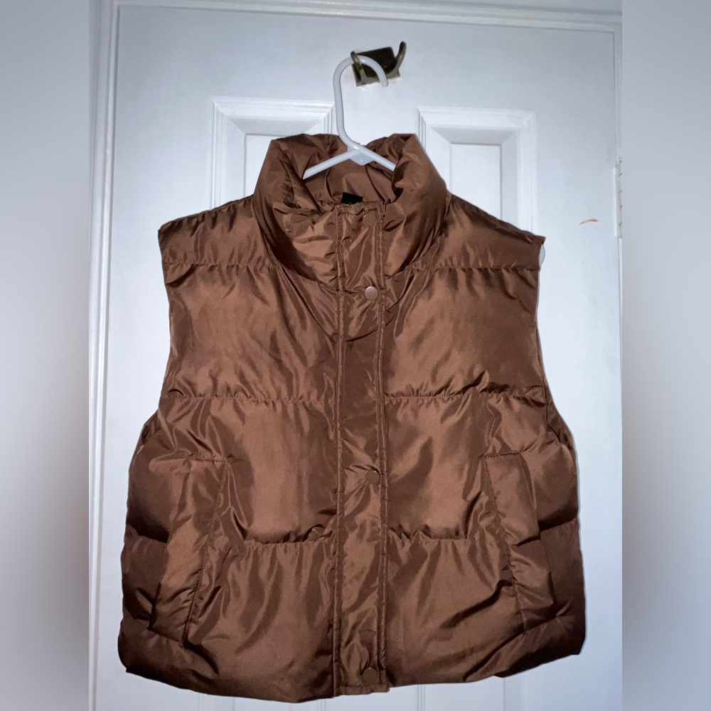 DAZY shein brand brown sleeveless puffer with pockets